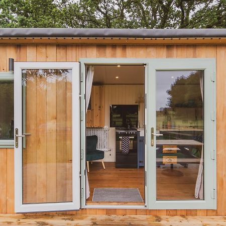Hidden Wood Glamping And The Hideaway Cabin وارمينستر المظهر الخارجي الصورة