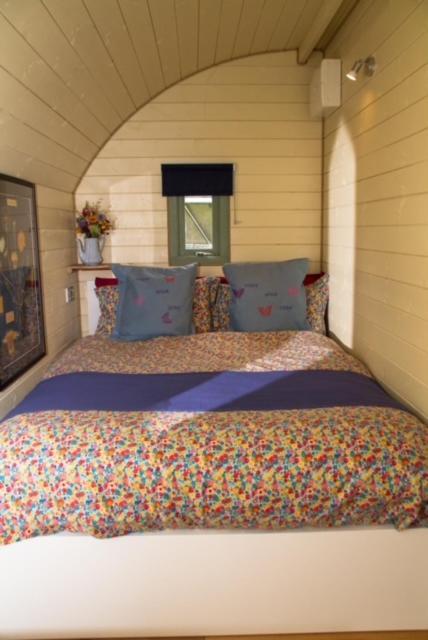 Hidden Wood Glamping And The Hideaway Cabin وارمينستر المظهر الخارجي الصورة
